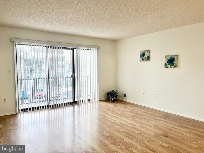 Building Photo - 6 Kite Ct