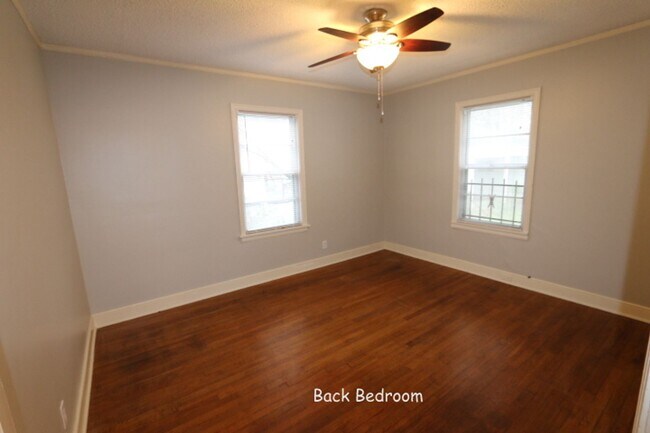 Building Photo - GREAT NEIGHBORHOOD - LOTS OF ROOM