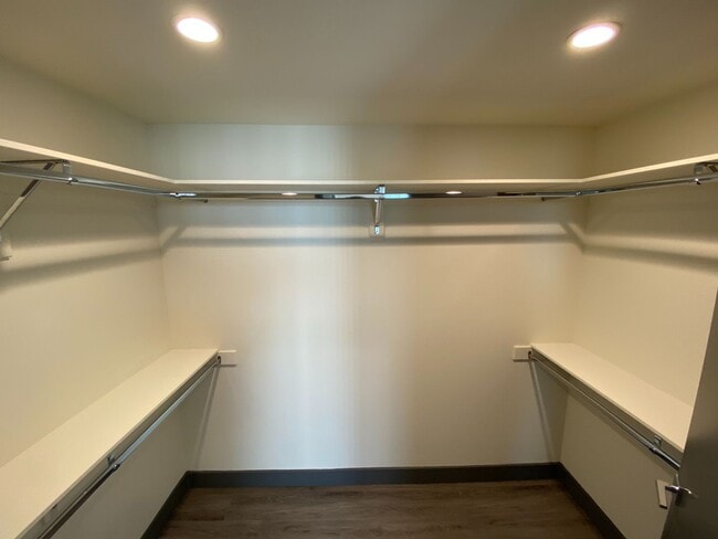 Building Photo - NEW SMART*4BD*4BA*TOWNHOME/ROOF DECK*CENTRAL AIR/HEAT*STAINLESS STEEL APPLIANCES*WASHER/DRYER IN ...