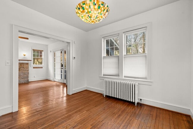 Building Photo - 3 Bed 2.5 Bath - Takoma Park Craftsman - Spacious Rear Deck