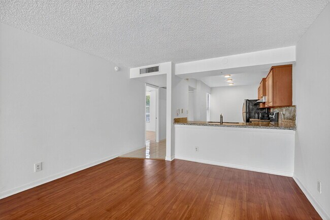Building Photo - 11 Royal Palm Way