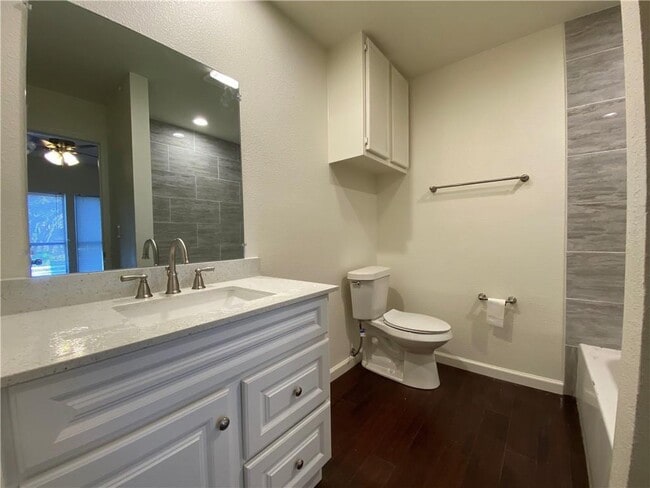 Building Photo - 6600 Valleyside Rd