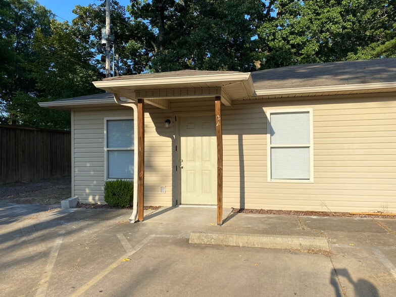 Primary Photo - 2151 Hamilton St