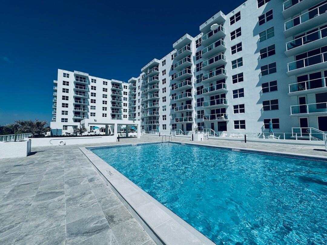 Building Photo - 3450 S Ocean Blvd