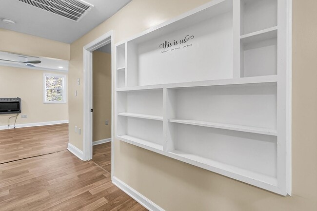 Building Photo - Tranquil Country Living on 2+ Acres — Spac...