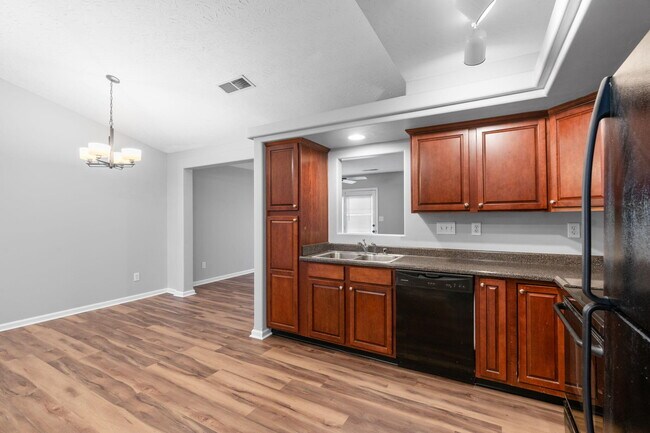 Building Photo - 305 Spring Valley Ln