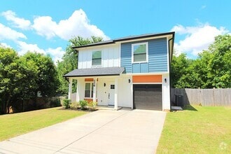 Building Photo - Modern 3-Bedroom Home with Fenced Yard & U...