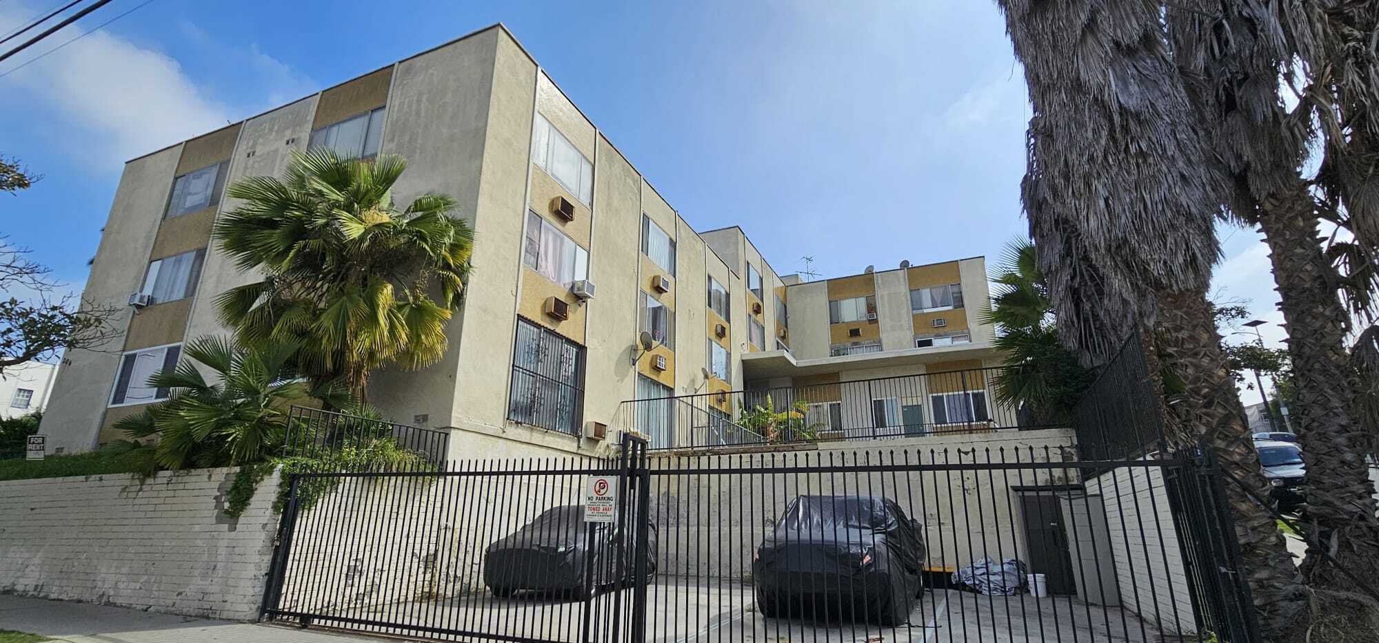 Building Photo - 206 N Beverly Park