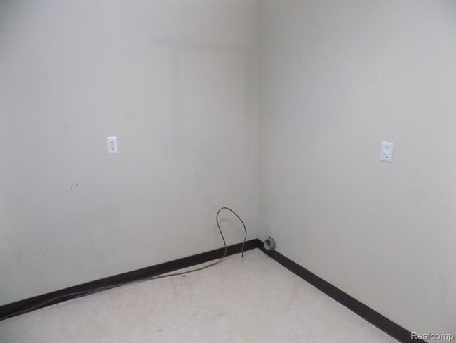 Building Photo - 1012 Country Club Dr