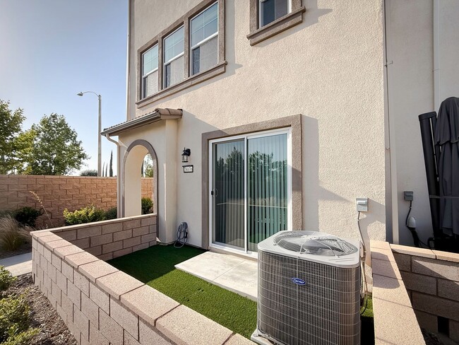 Building Photo - ~ AVAILABLE NOW ~ New Construction Home for Rent in the NEW Heirloom Farms Community in Temecula!