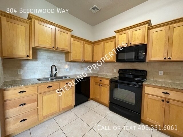 Building Photo - 804 Beechwood Way