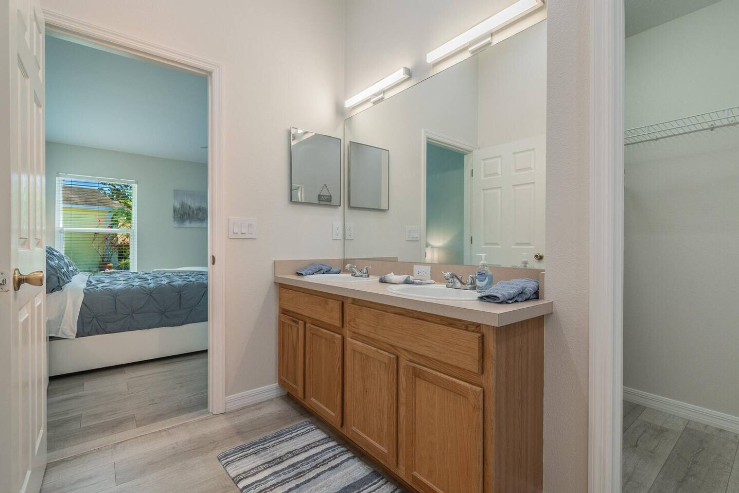 Building Photo - 4477 Sanibel Way