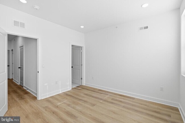 Building Photo - 2126 N Percy St