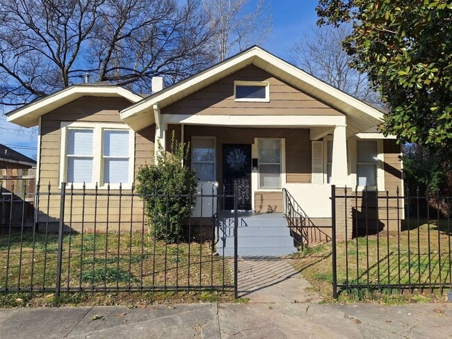 Building Photo - Newly Renovated 3 Bedroom 1 Bath | Open to Section 8 | Midtown - 1/2 OFF The First Month's Rent