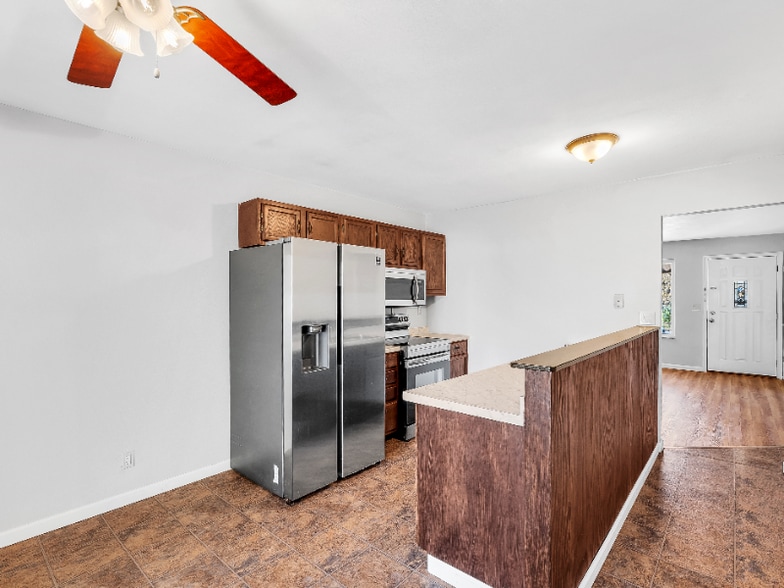 Building Photo - 104 Britanna Dr