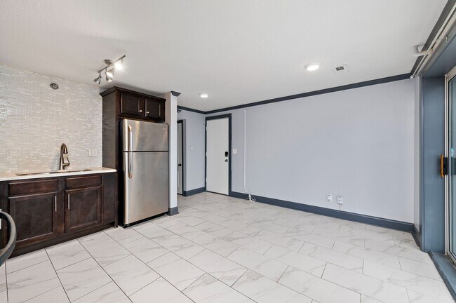 Interior Photo - SUMMIT 46