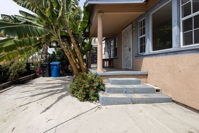 Building Photo - 3463 Plata St