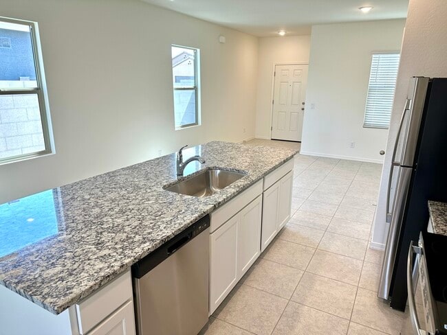 Building Photo - Beautiful new home in Bella Vista Farms, San Tan Valley! 9' ceilings, tile floors, granite counte...