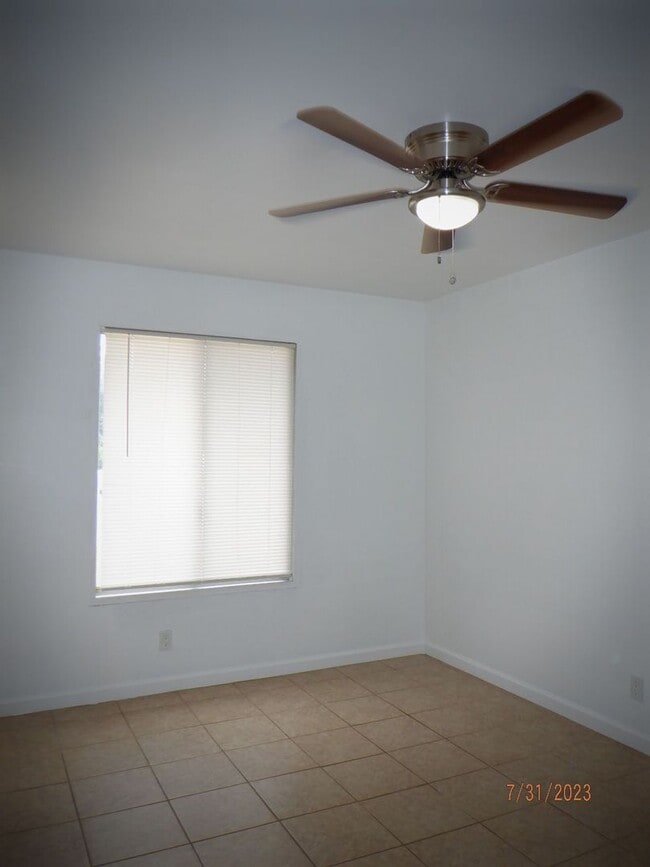 Building Photo - Cute 4 bedroom in East Golden Hills with L...