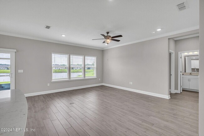 Building Photo - 660 Narvarez Ave