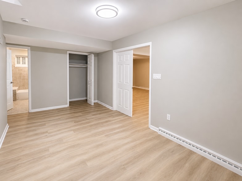 Building Photo - 1260 Kenmore Dr