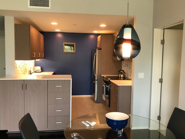 Building Photo - 3100 6th Ave