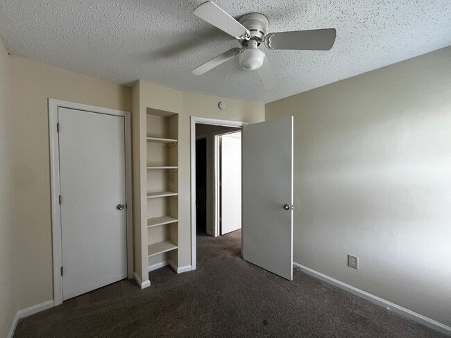 Building Photo - Townhome For Rent In Virginia Beach