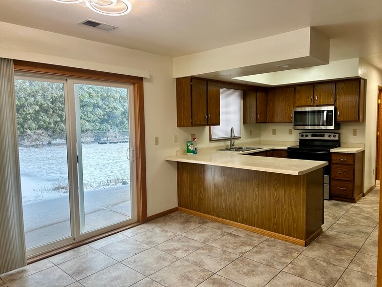 Building Photo - 6008 Jessica St