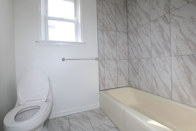 Building Photo - Beautiful 1 bed 1 bath in Fairmount- available Aug 1st