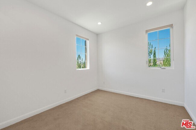 Building Photo - 20705 Butternut Cir