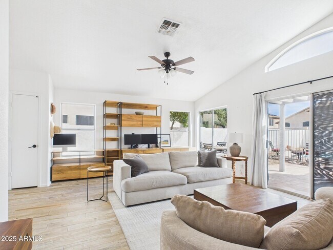 Building Photo - 7125 W La Senda Dr