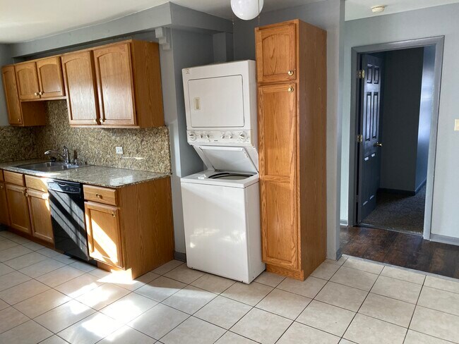 Building Photo - 8720 S Roberts Rd