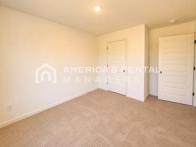 Building Photo - 309 Oakmont Cir
