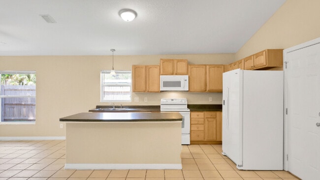 Building Photo - 720 Florence St