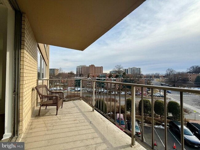 Building Photo - 5565 Columbia Pike