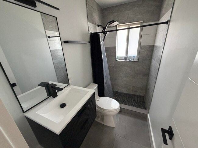 Building Photo - 1077 NE 34th St