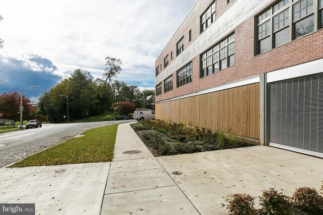 Building Photo - 3400 Roland Ave