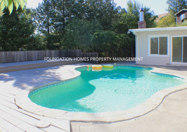 Building Photo - Dreamy Sleepy Hollow Single Story Mid-Cent...