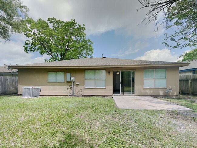 Building Photo - 12219 Lennox Gardens Dr