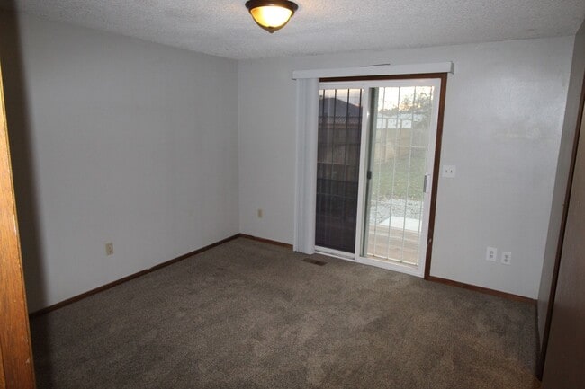 Building Photo - 6903 N Cincinnati St