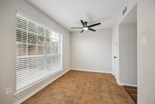 Building Photo - 10345 Longmont Dr