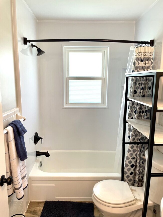 Building Photo - 214 Chapman Ln