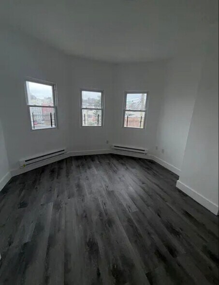 Building Photo - 25 Riverview Pl