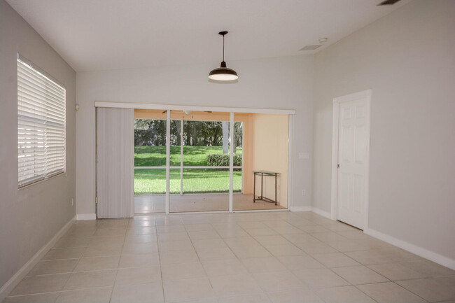 Building Photo - 2808 Rio Claro Dr N