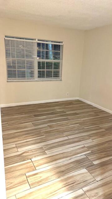 Building Photo - 1520 SE Royal Green Cir