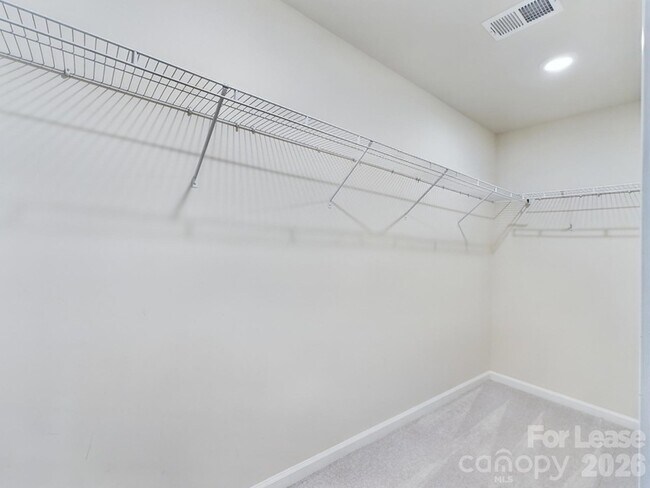 Building Photo - 15611 Country House St