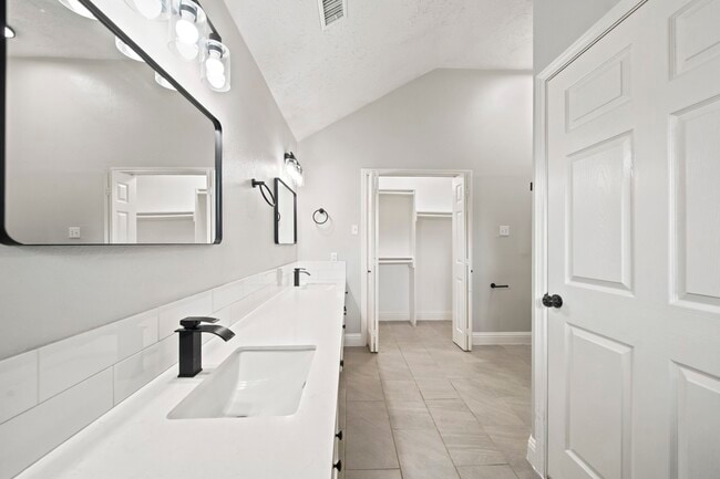 Building Photo - 22039 Rivermead Dr