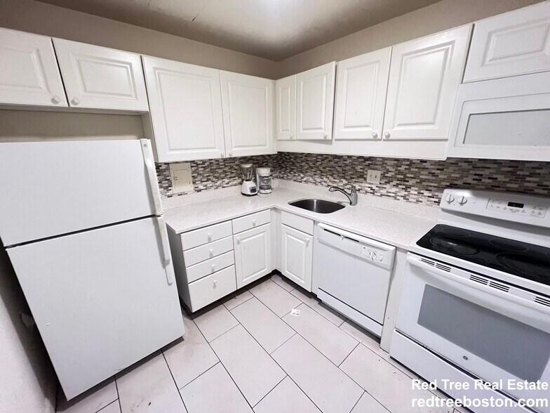 Building Photo - 101 Monmouth St