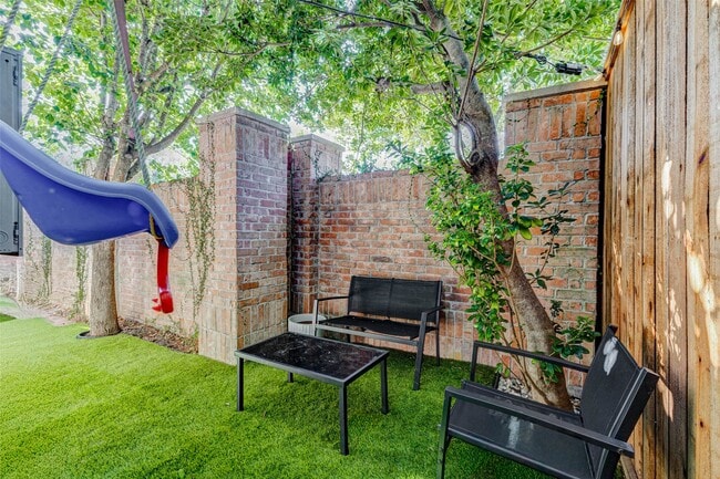 Building Photo - 2828 W Holcombe Blvd