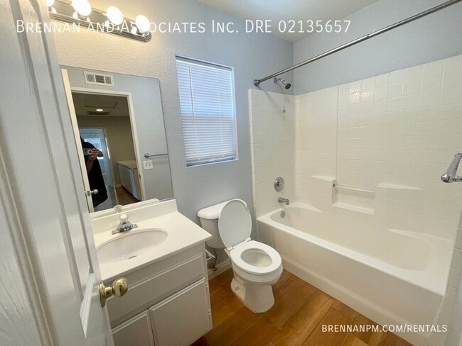 Building Photo - 1533 Applegate St